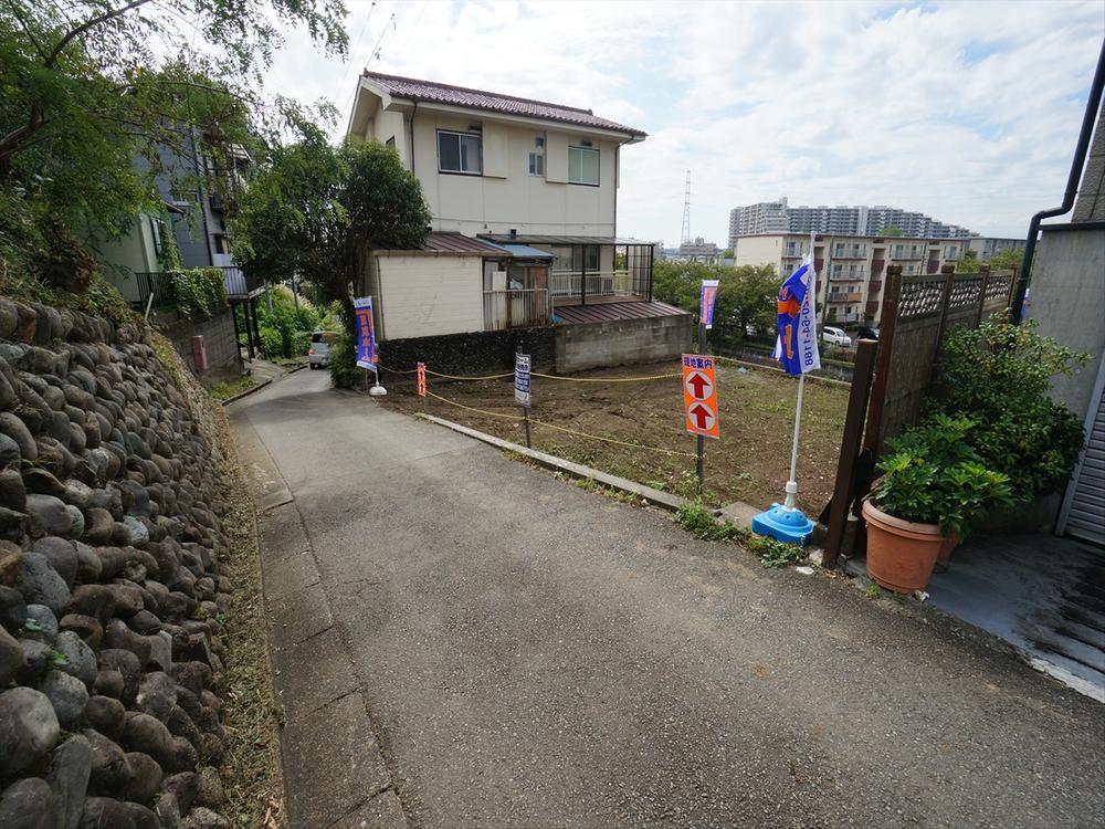 Local photos, including front road. 2013 October shooting