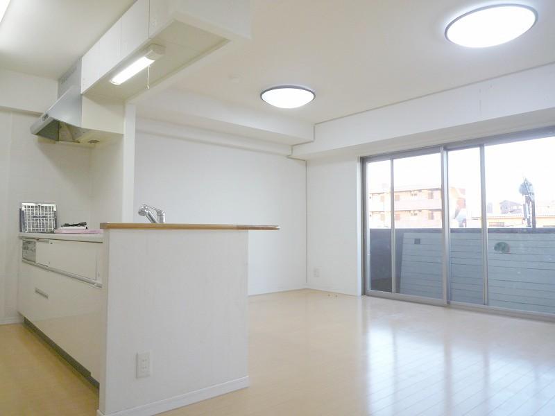 Living. LDK bathed in warm light