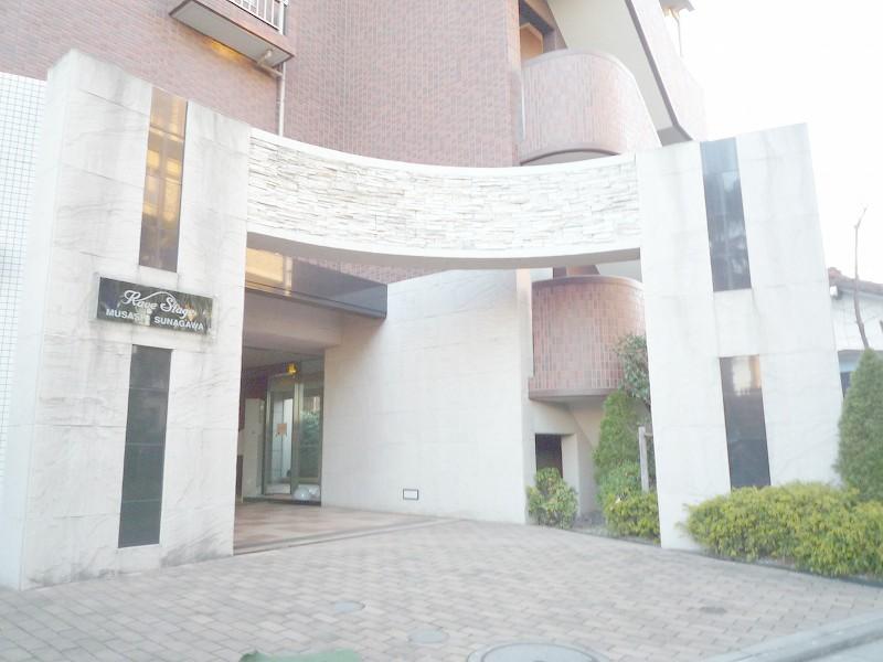 Entrance. Common areas