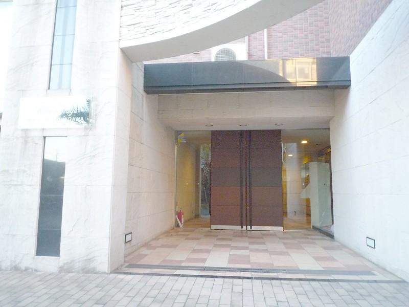 Entrance. Common areas