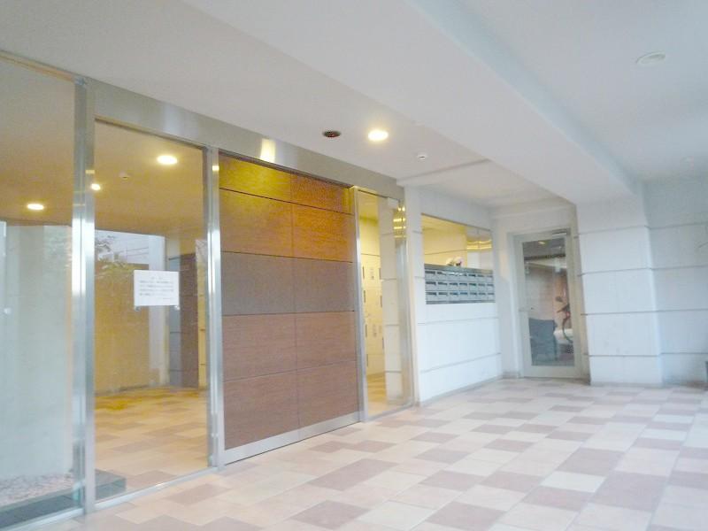 Entrance. Common areas