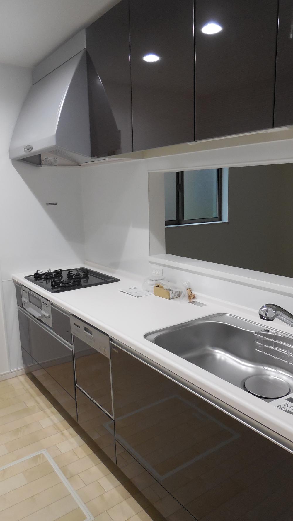 Kitchen. Indoor (10 May 2013) Shooting