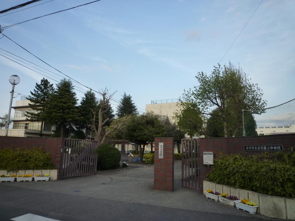 Junior high school. 1200m to Tachikawa Municipal Tachikawa second junior high school