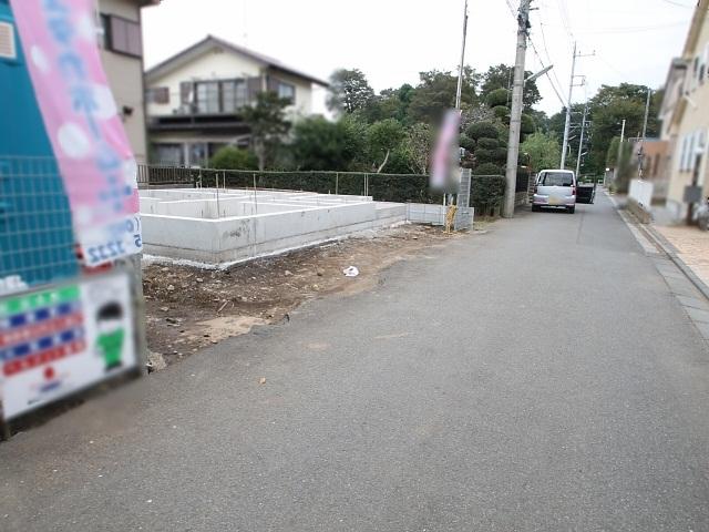 Local photos, including front road. Contact road situation