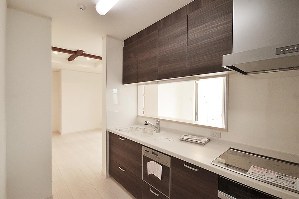 Same specifications photo (kitchen). Example of construction Kitchen excellent functionality of the kitchen will support the busy mom.