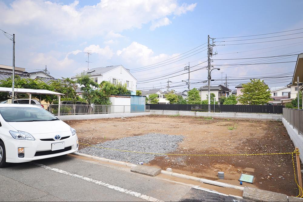 Local photos, including front road. local August 2013 shooting