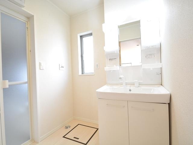 Wash basin, toilet. Tachikawa Wakaba-cho 3-chome Building 2 Washroom