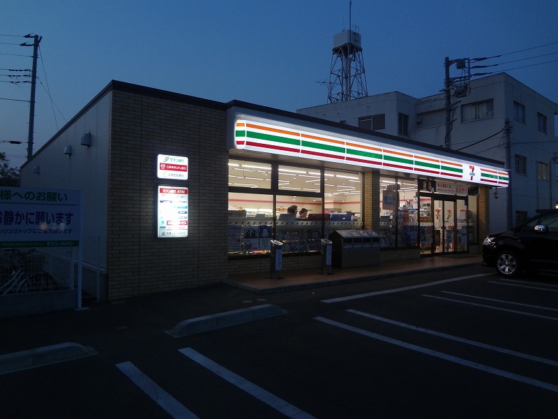 Convenience store. Seven-Eleven Tachikawa Saiwaicho 3-chome up (convenience store) 427m