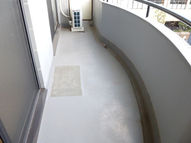 Balcony. South-facing sunny good veranda ☆