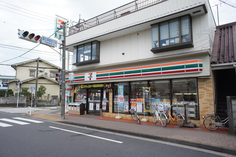 Convenience store. 180m to Seven-Eleven