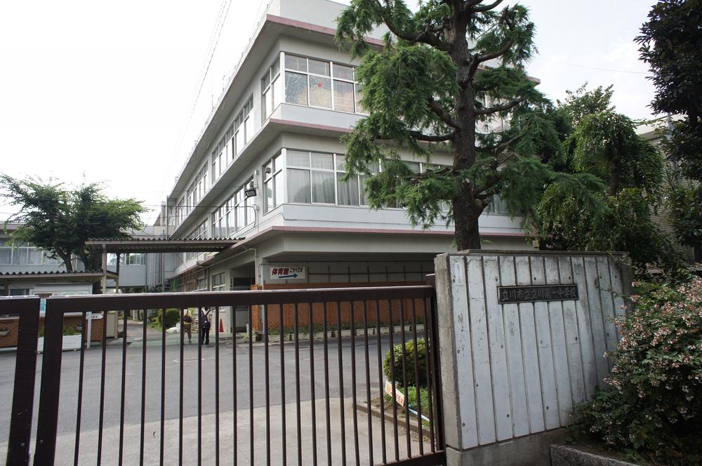 Junior high school. 705m to the first junior high school