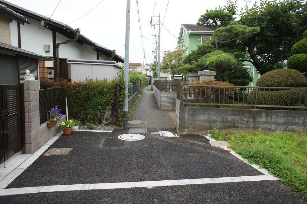 Local photos, including front road. Local (July 2012) shooting