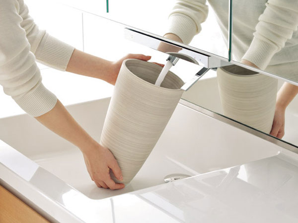 Bathing-wash room.  [Float line faucet (above the water discharge)] Eliminate the rising of the faucet water stain is anxious. Available from the top to not bend down because the water comes out, It is also possible to draw a head. (Same specifications)