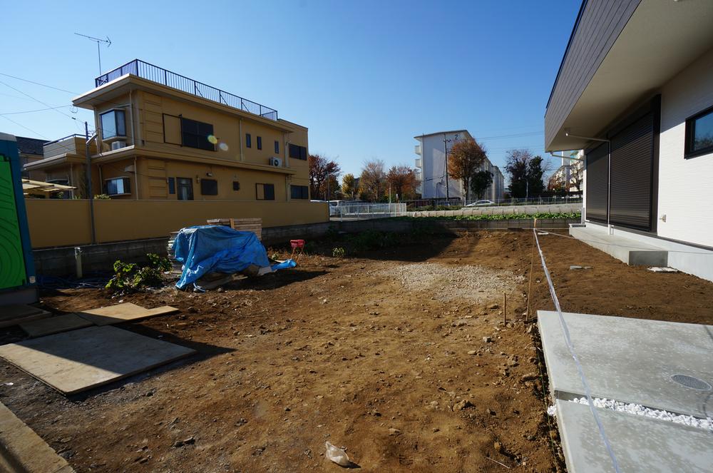 Local photos, including front road. December 2013 shooting