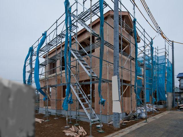 Local photos, including front road. House a sense of release and yang per is felt