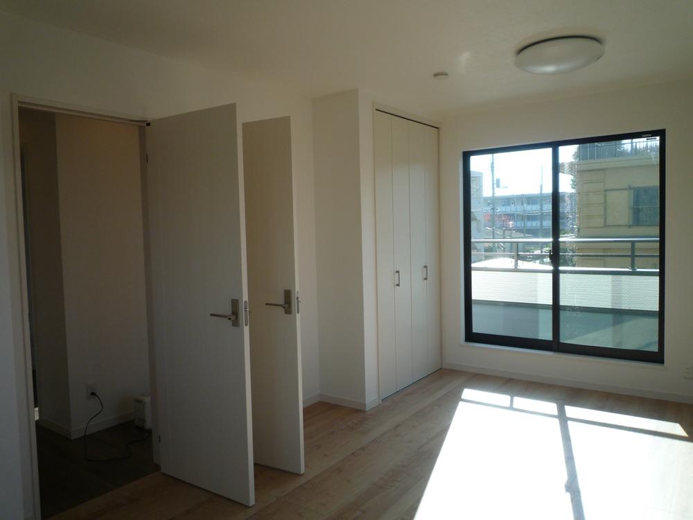 Non-living room. Indoor (12 May 2013) Shooting