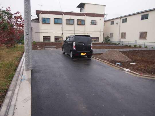 Local photos, including front road. Frontal road