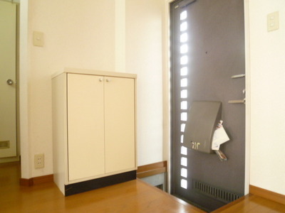 Entrance. Entrance ・ Cupboard