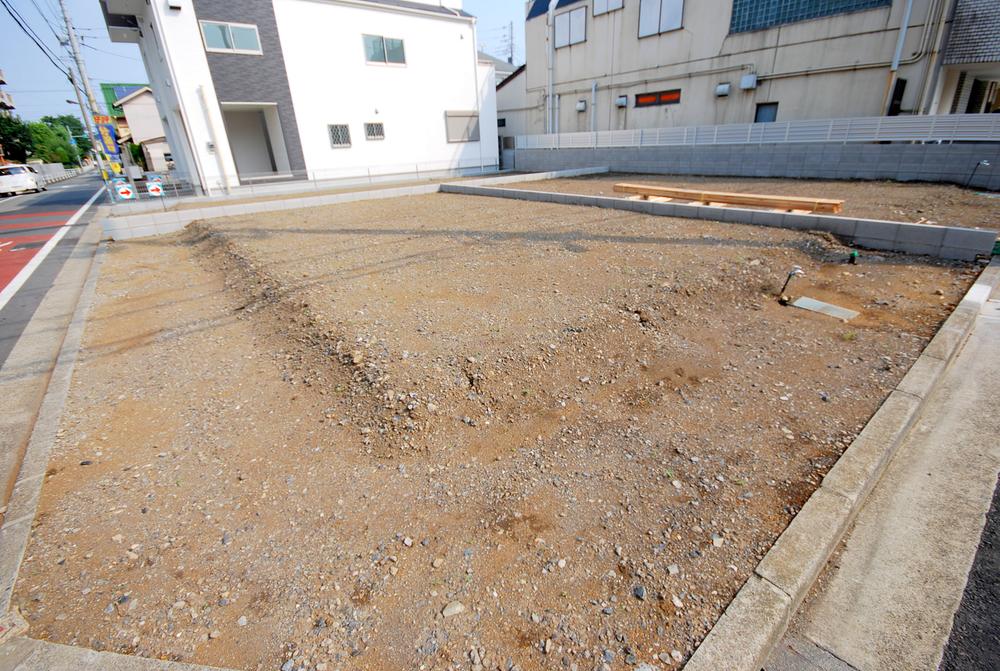 Local photos, including front road. Local Photos