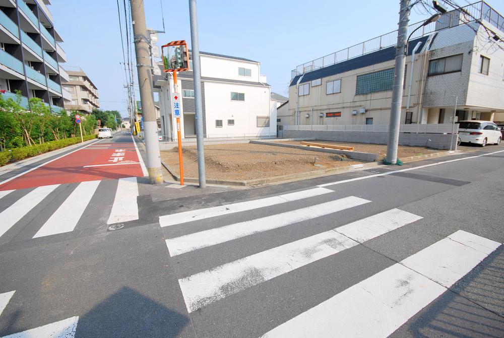 Local photos, including front road. Local Photos