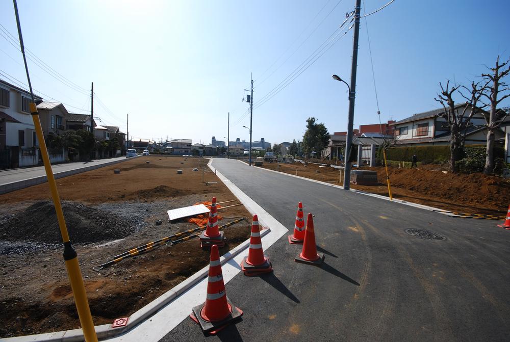 Local photos, including front road. Local Photos