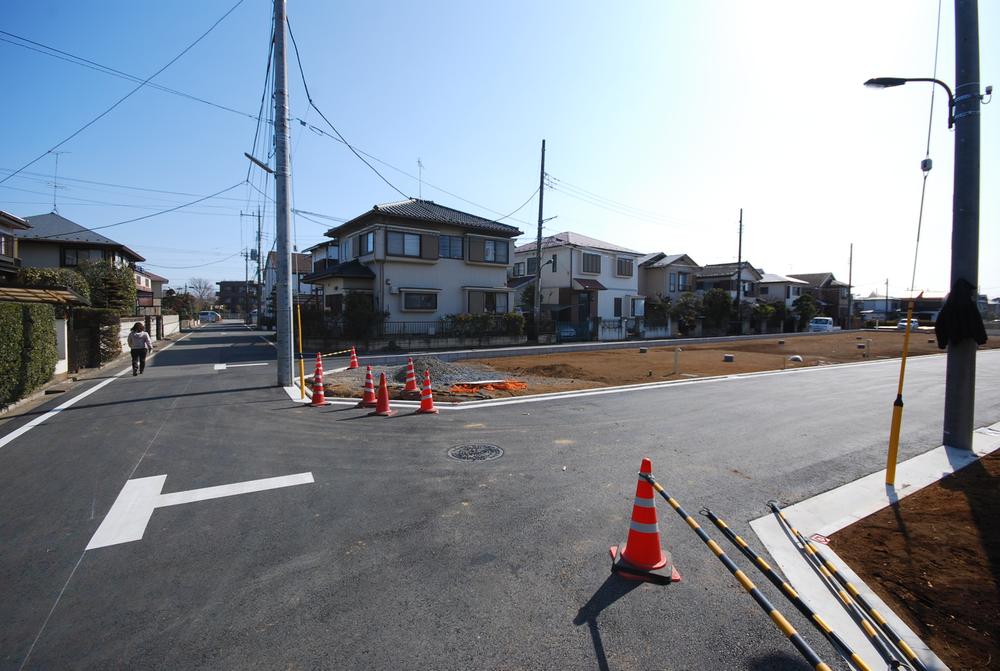 Local photos, including front road. Local Photos