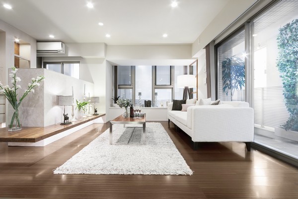 Living space full of great comfort and bright sunshine. The veneer flooring of natural wood, It has brought the beauty of a deep genuine unique