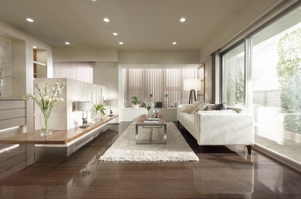 Living room filled with bright sunshine and a feeling of opening ・ dining. The veneer flooring of natural wood, It brings the beauty of a deep real unique in the space of reunion