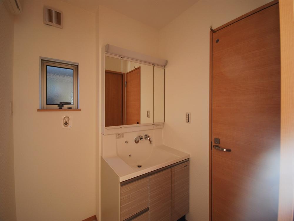 Wash basin, toilet. 2013 November shooting