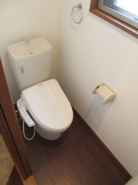 Toilet. With Washlet! !