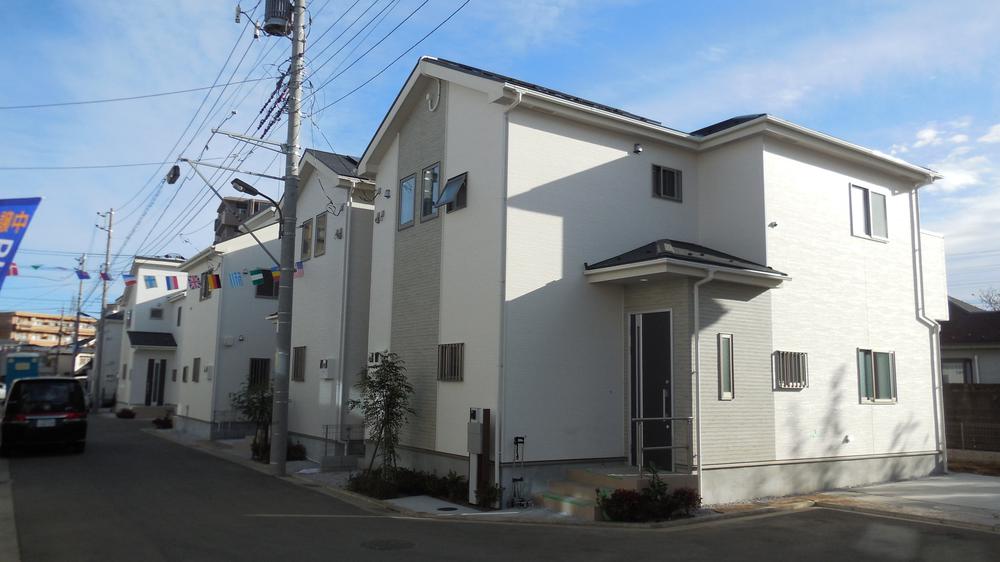 Local appearance photo. Local (12 May 2013) Shooting