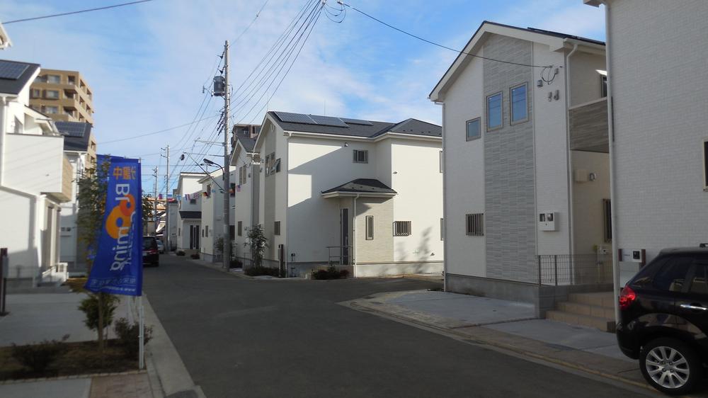 Local photos, including front road. Local (12 May 2013) Shooting