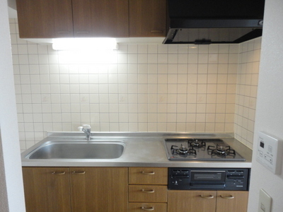 Kitchen. 3-burner stove with system Kitchen! 