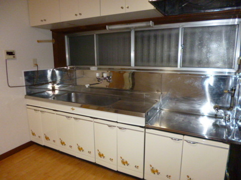 Kitchen. With under-floor storage ・ Gas stove is correspondence.