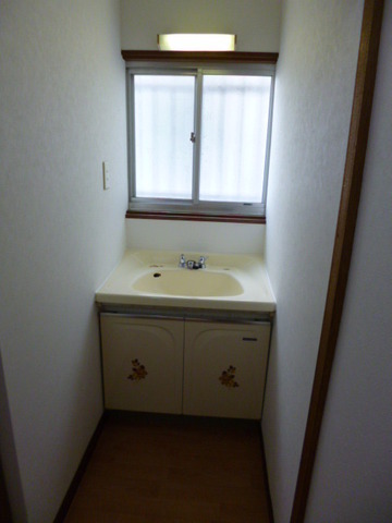 Washroom. Hot water can not be used because there is no hot water supply equipment.