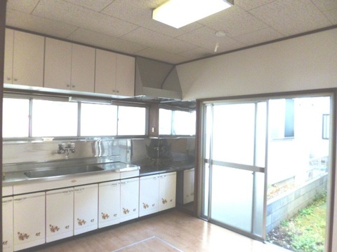 Living and room. Dining kitchen.