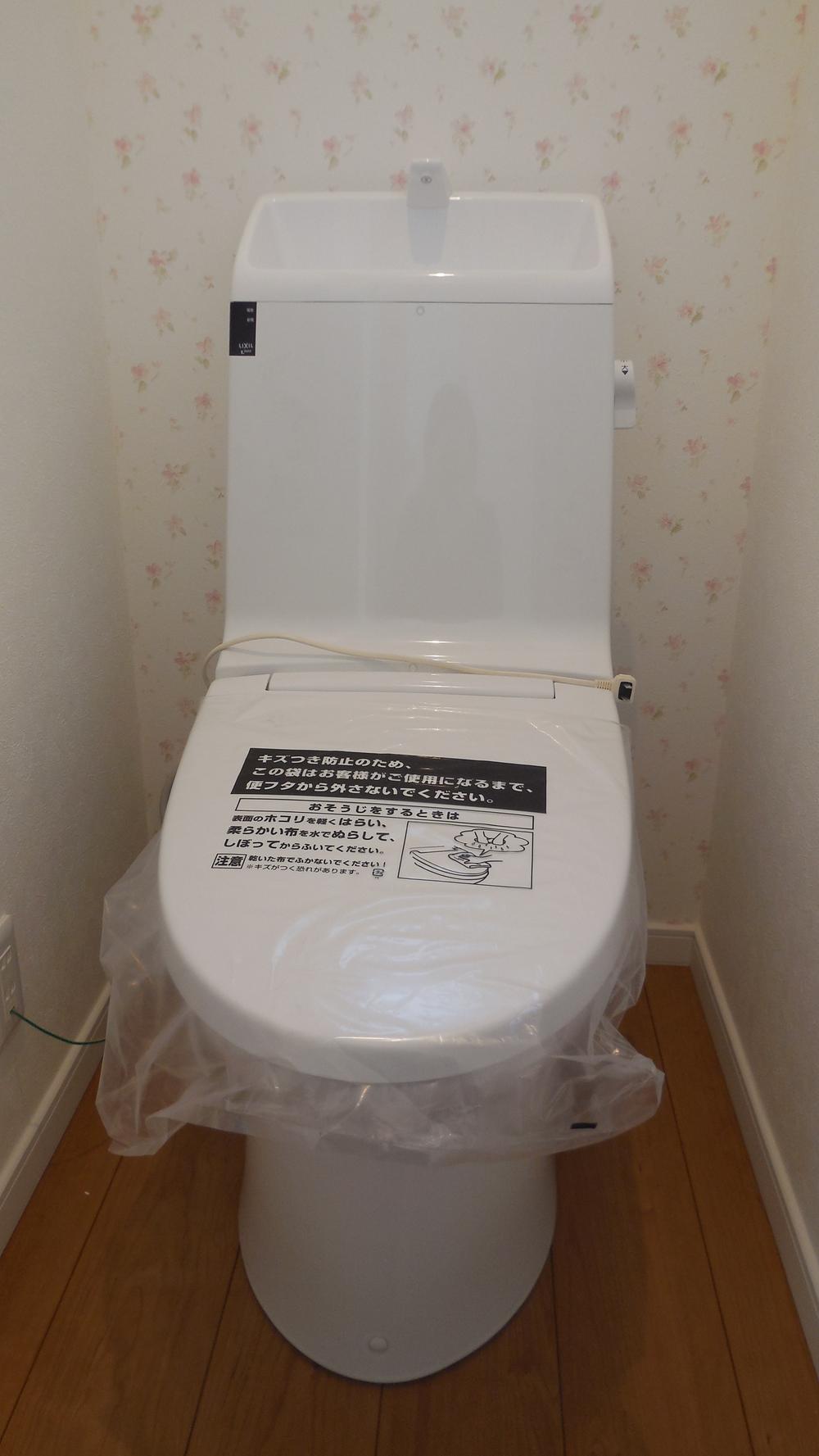 Toilet. Indoor (12 May 2013) Shooting