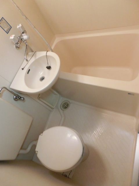 Bath. And is clean easy unit bus.