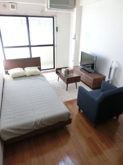 Living and room. And the walls contains concrete, Sound is hard to make that sound.