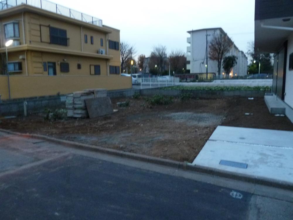 Local land photo. Is 35.05 square meters of land facing the east side 6m road. 