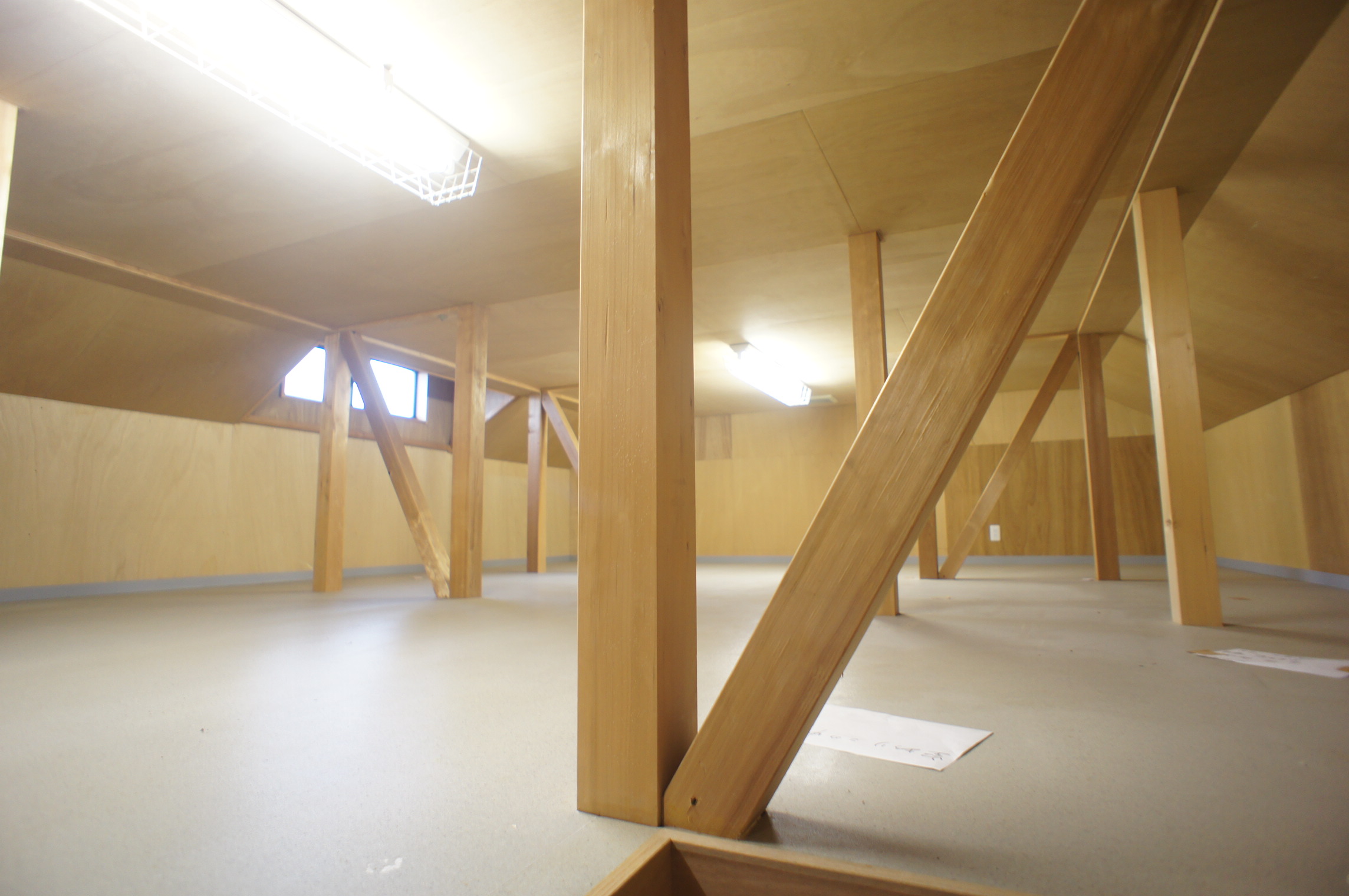 Other room space. ■ Automatic lifting stairs with loft about 37 Pledge ■ There is also a window.