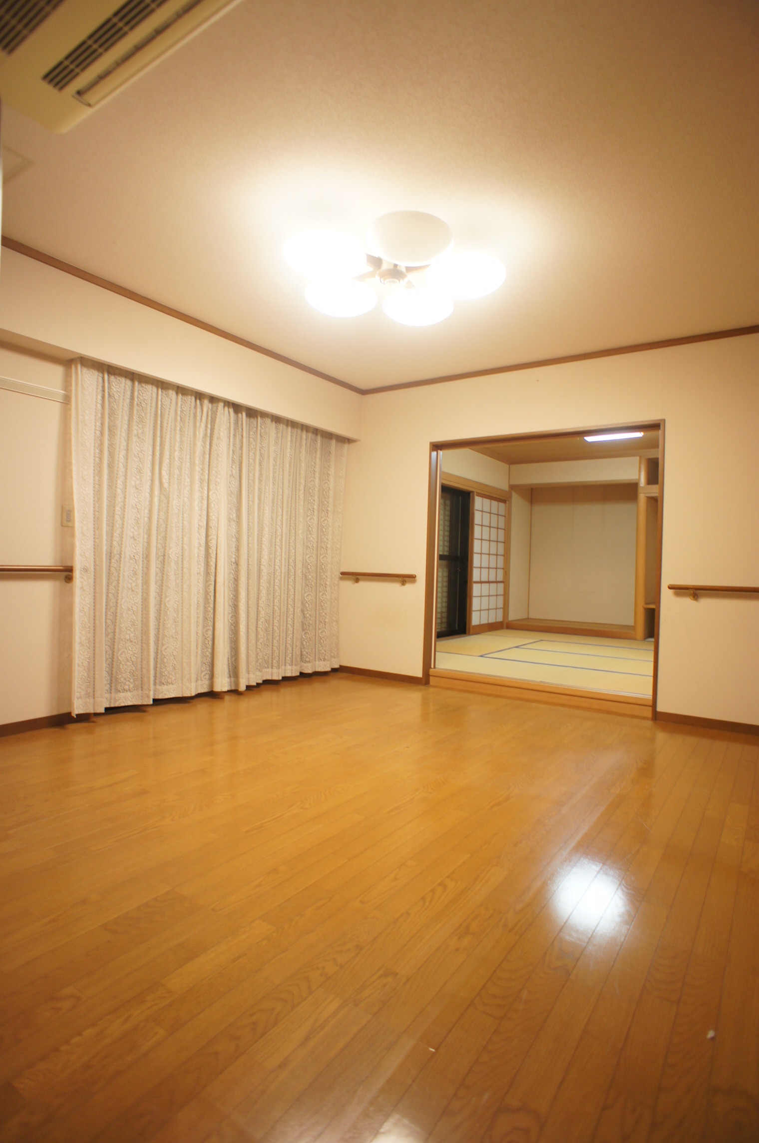 Living and room. ■ Security shutters conditioned chambers motorized ■