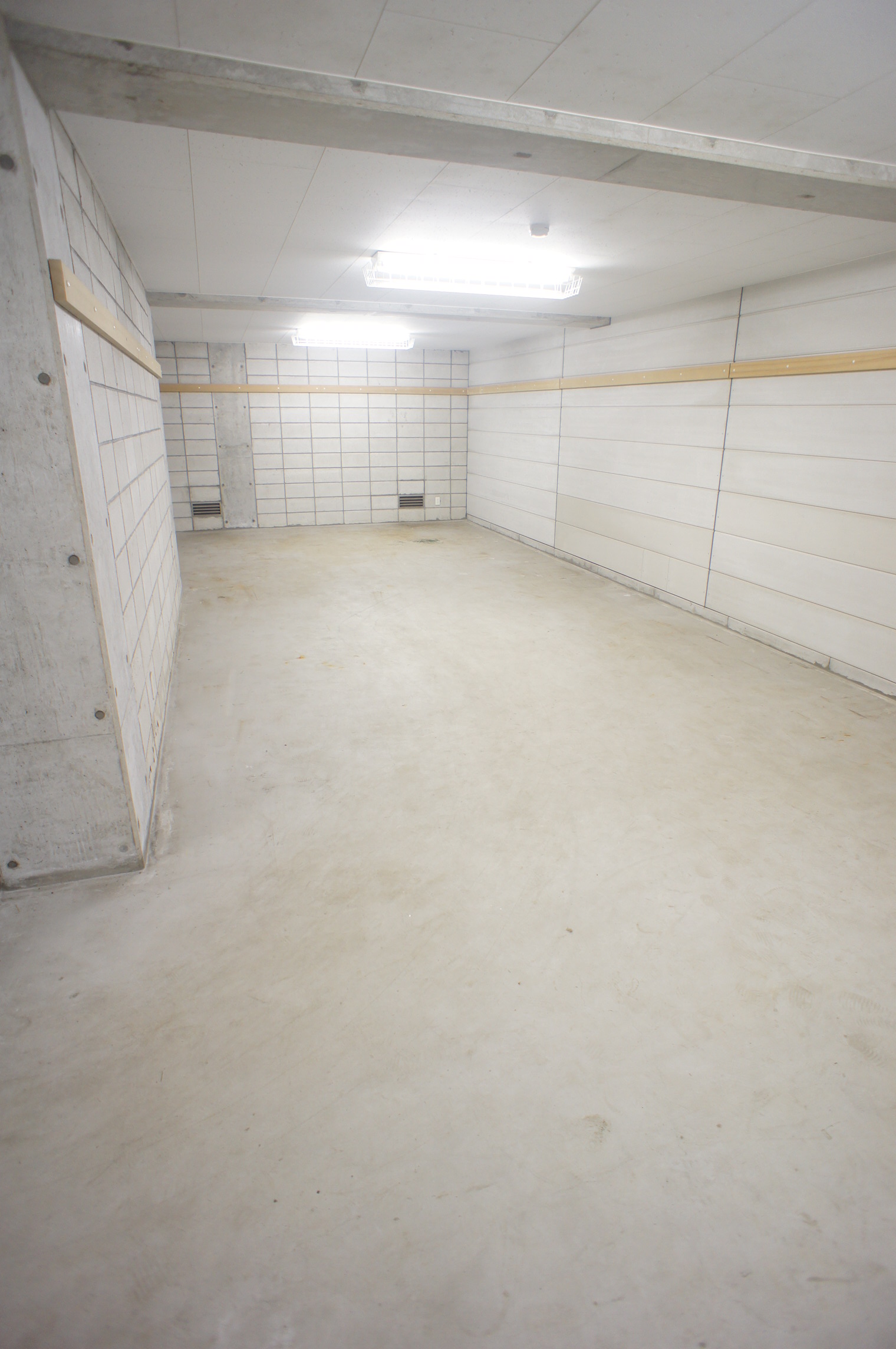 Other room space. ■ Basement (26 quires) ■ In a warehouse or in the studio, etc..
