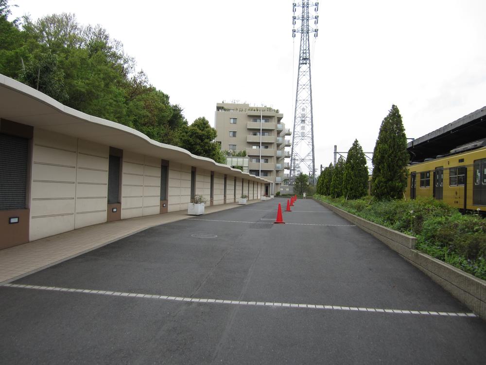 Other common areas. Because there is a approach with a roof from the entrance to Tamagawajosui, It is also OK with no umbrella on a rainy day