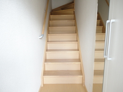 Entrance. It is a short staircase on the front door!