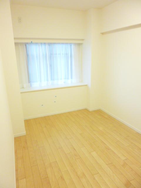 Non-living room. Western-style about 6.1 Pledge.