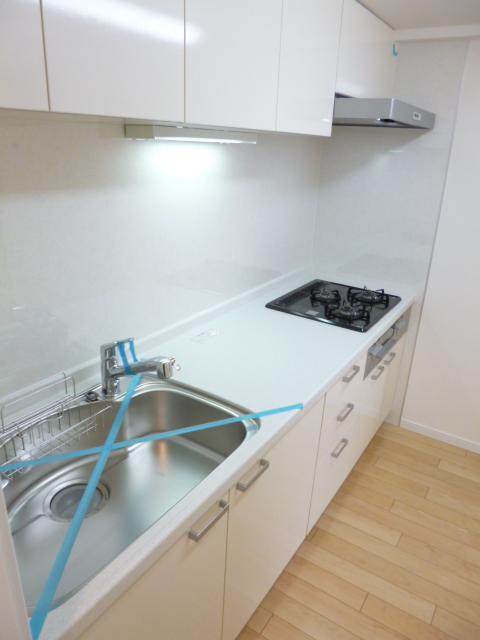 Kitchen. 3-burner stove in the kitchen.