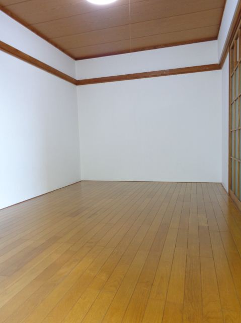 Living and room. ☆ Western-style is the flooring of the room ☆