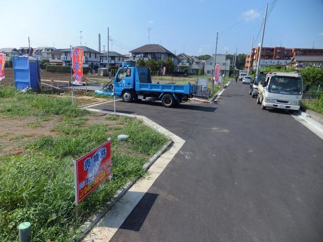 Local photos, including front road. From the development road south.  ※ You can not pass through. Local (August 2013) Shooting