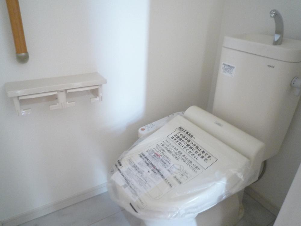 Toilet. 14 Building toilet